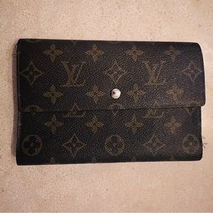 Authentic Louis Vuitton Three fold Wallet. Credit cards, change, bills. PARTS